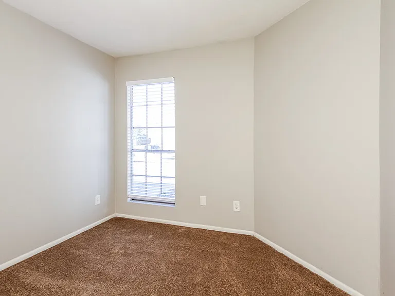 6529 N 74th Dr — Photo 14