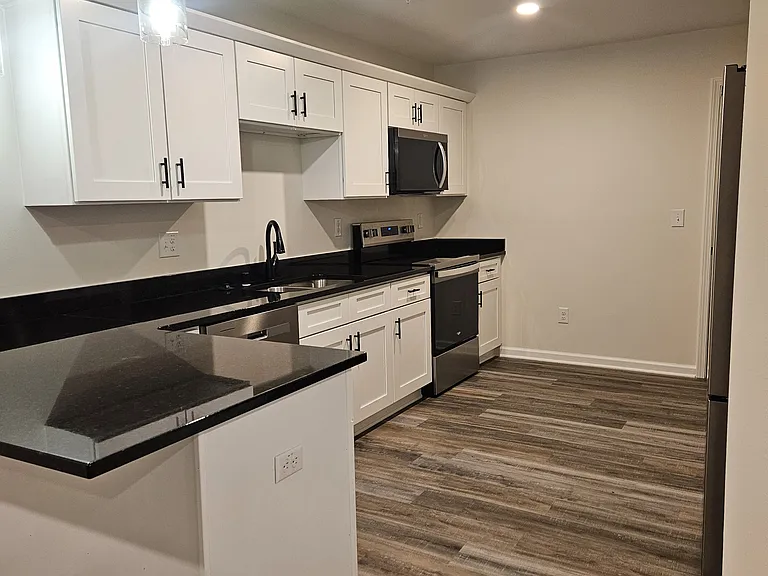 220 S 7th St #3 — Photo 3