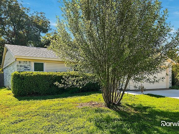 2nd image of 10129 Peppertree Ln