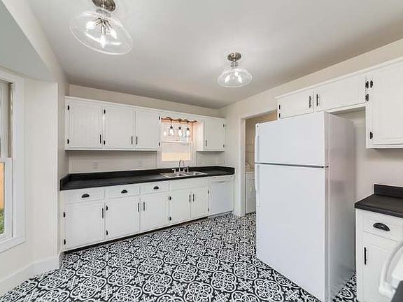 2nd image of 1319 Sonja Dr