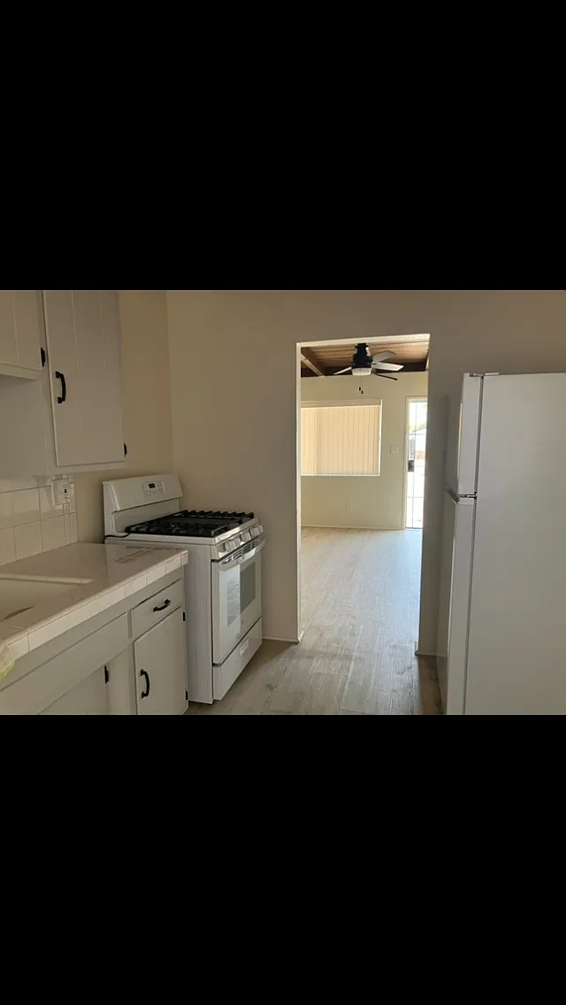 3572 Helix St — Photo 4