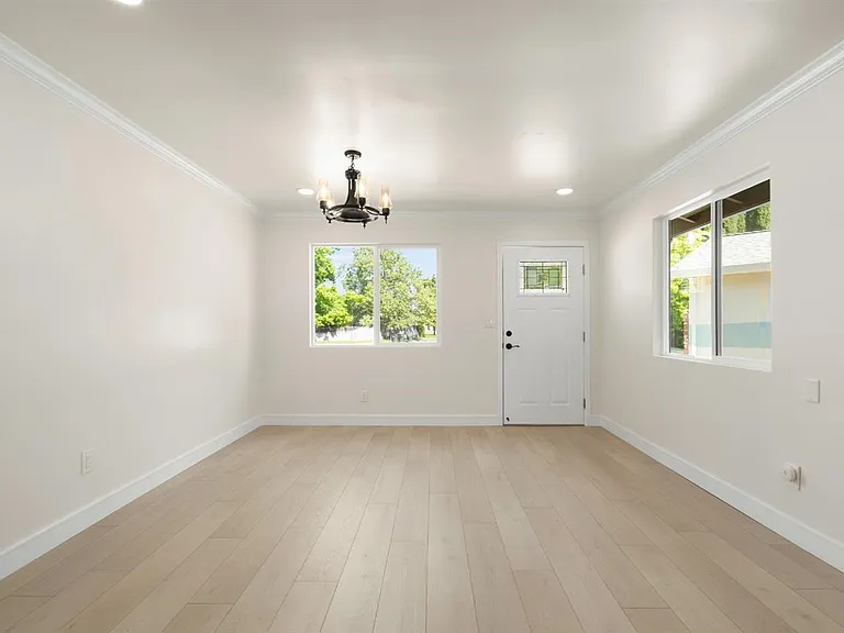6120 Friendly Ct — Photo 2