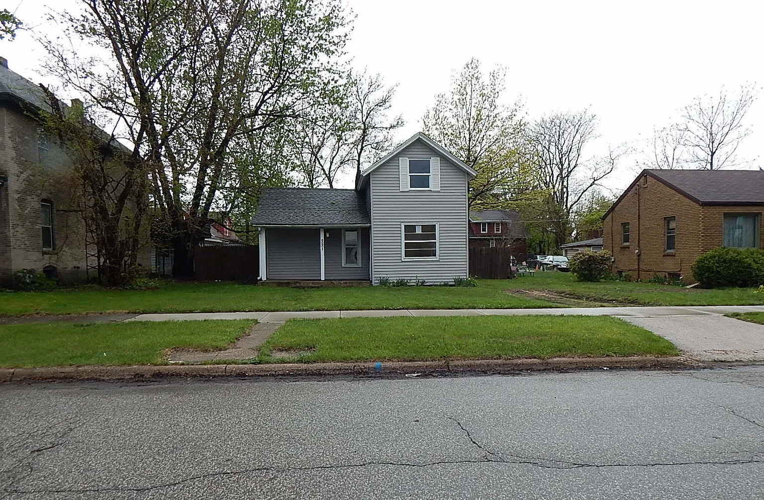 221 E Homer St photo 1