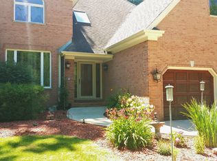 42W823 Clover Hill Ln, Elburn, IL