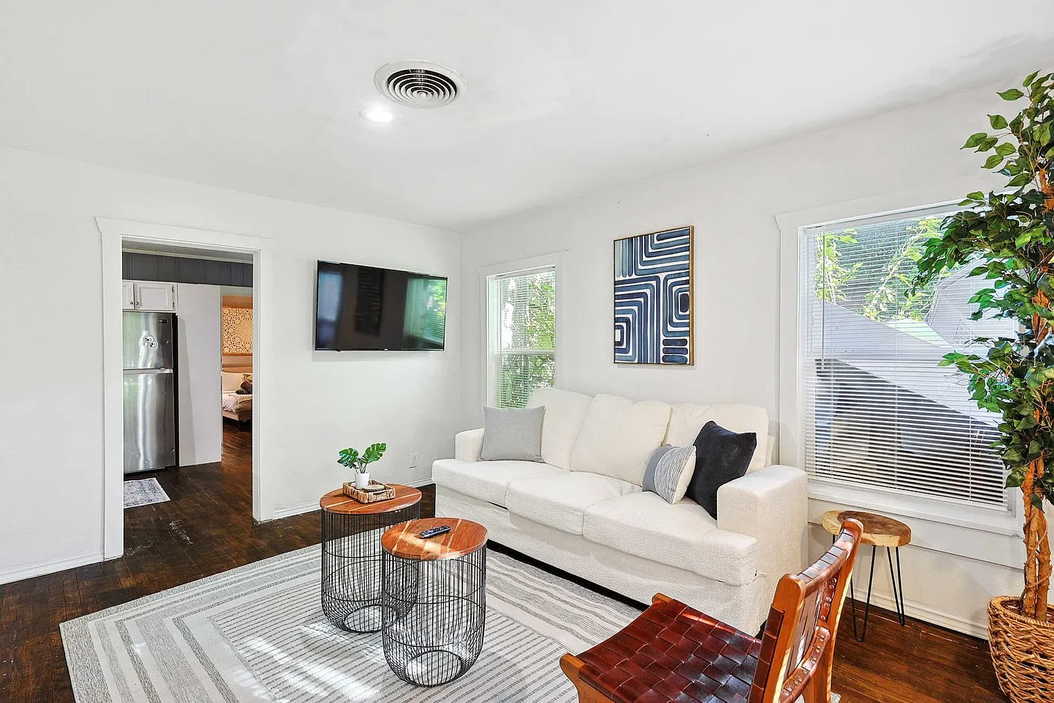 1 bed, 1.0 bath, 592 sqft, $3,167 — Photo 1