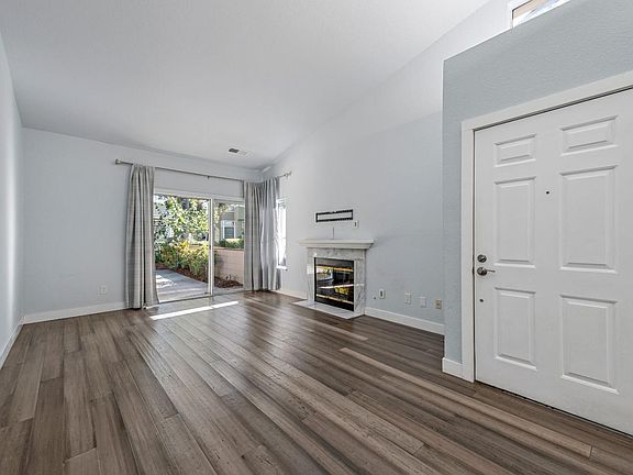 4th image of 1589 Fairway Green Cir