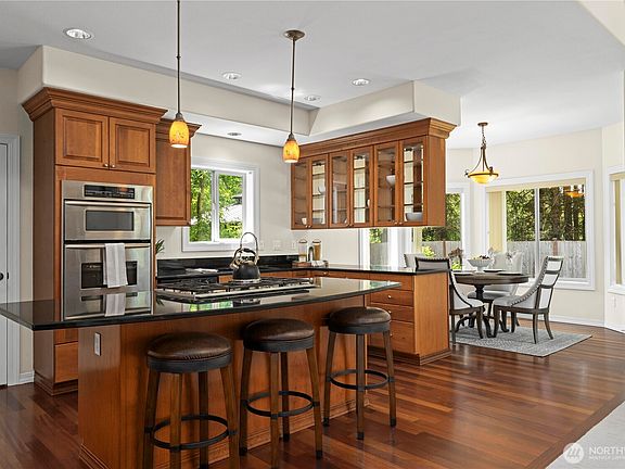 5th image of 810 195th Avenue E