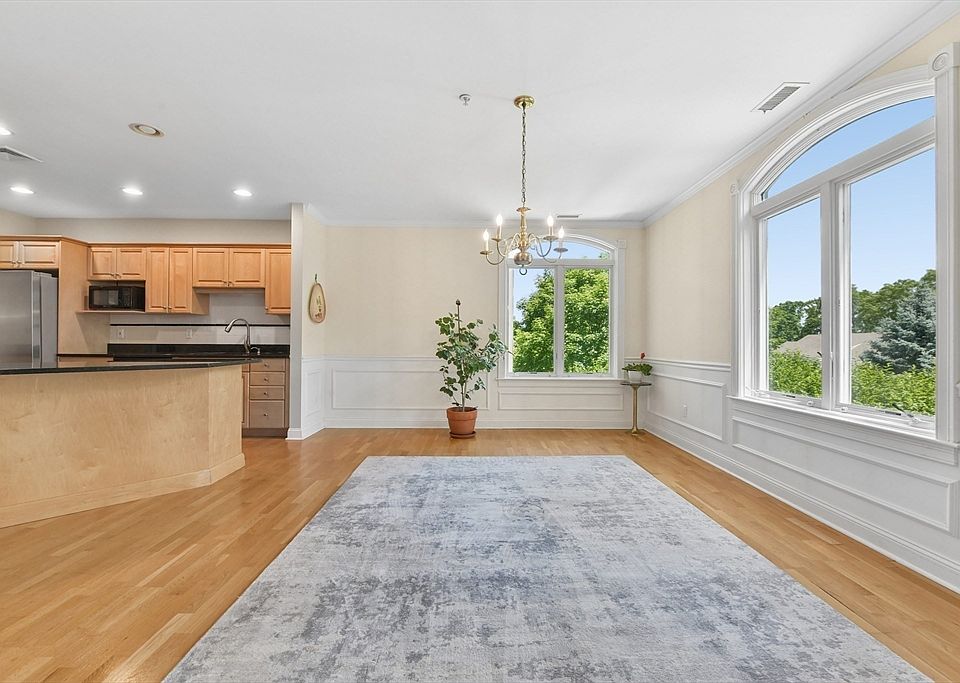 1st image of 10 Northwood Dr Unit 301