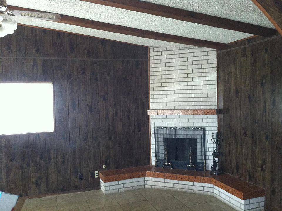 Den w/ fireplace