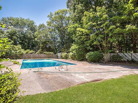 4th image of 14 Henkel Dr