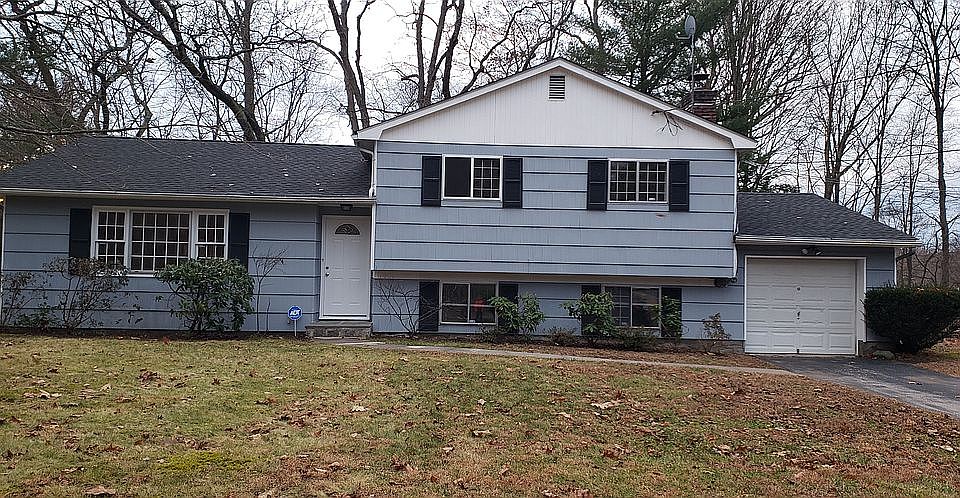 1st image of 2423 Bunny Ln