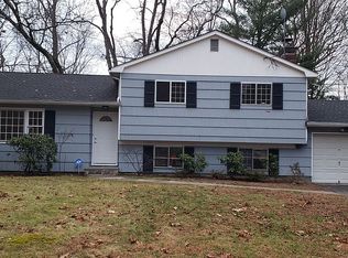 2423 Bunny Ln, Yorktown Heights, NY 10598