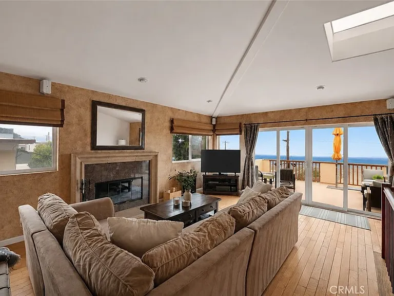 817 Monterey Blvd — Photo 1