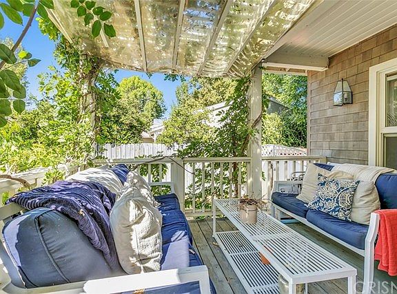 4th image of 5924 Vanalden Ave