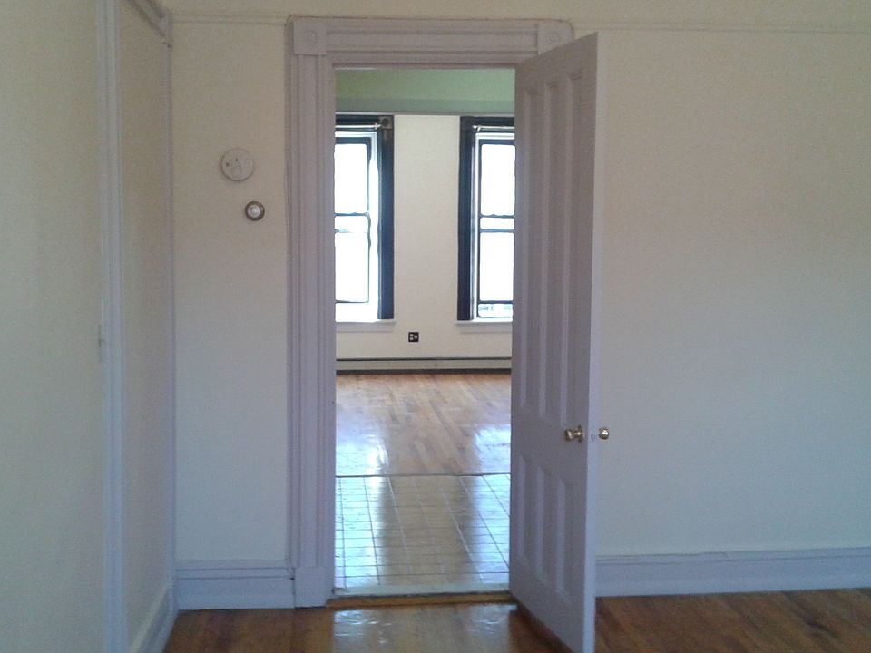 1st image of 278 Saint James Pl APT 2