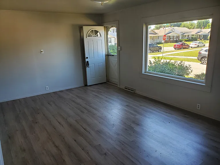 2102 S Scott St — Photo 2