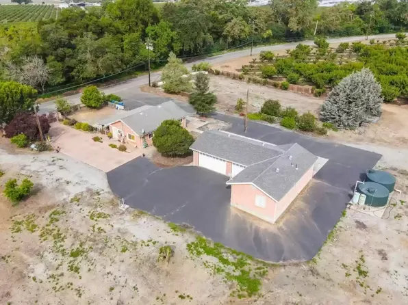 615 Bolsa Rd, Gilroy, CA 95020