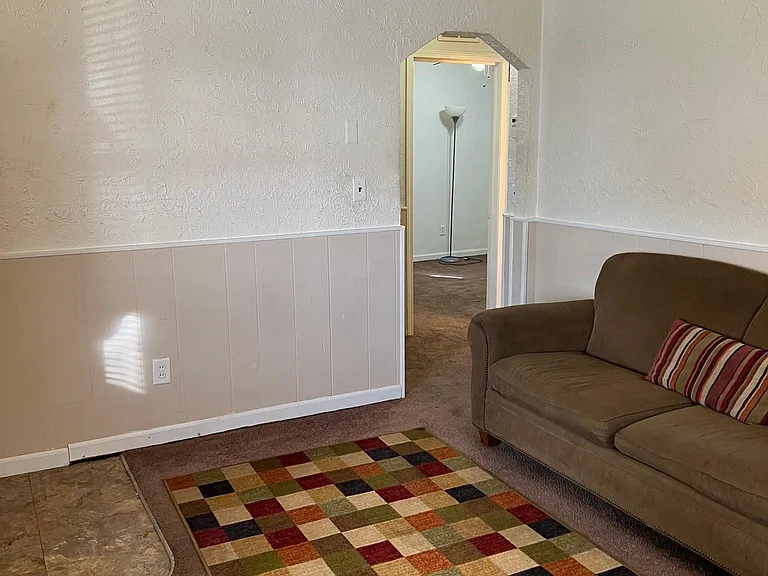 27107 Seyburn Ave — Photo 5