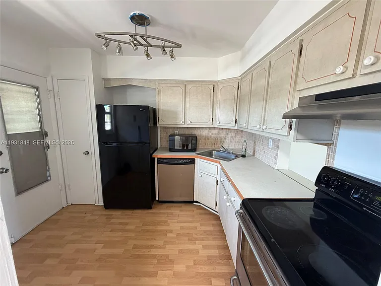 1530 NE 191st St #205 — Photo 11