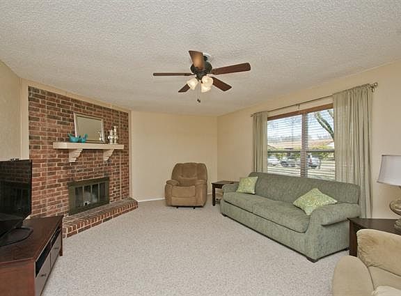 2nd image of 1818 Angelina Dr