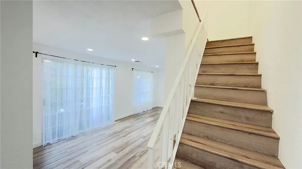 2 bed, 2.5 bath, 1300 sqft, $4,250 — Photo 4