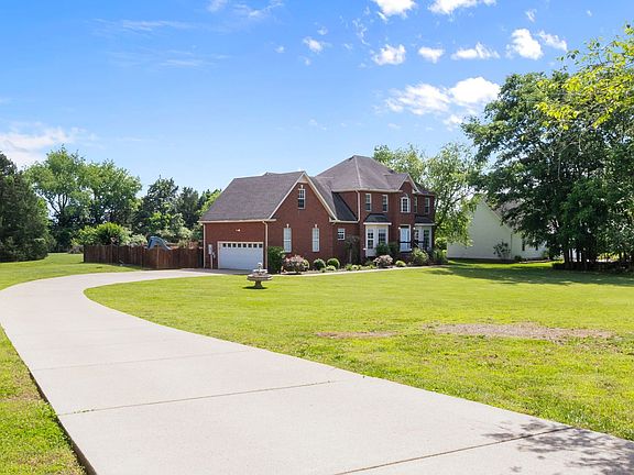 3rd image of 134 Blackberry Ln
