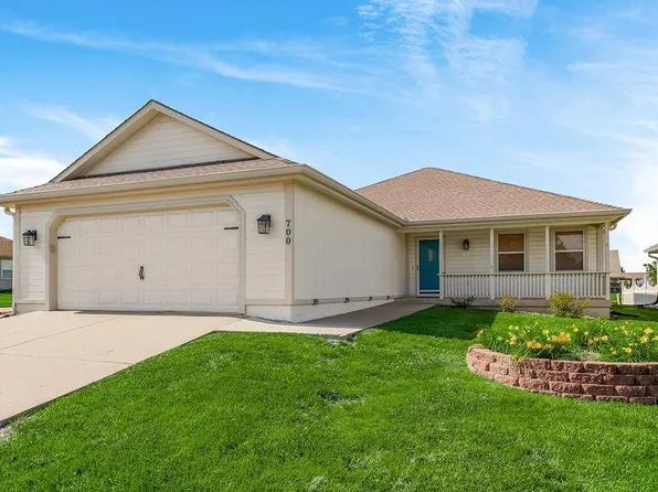 700 Sun Ct, Raymore, MO 64083