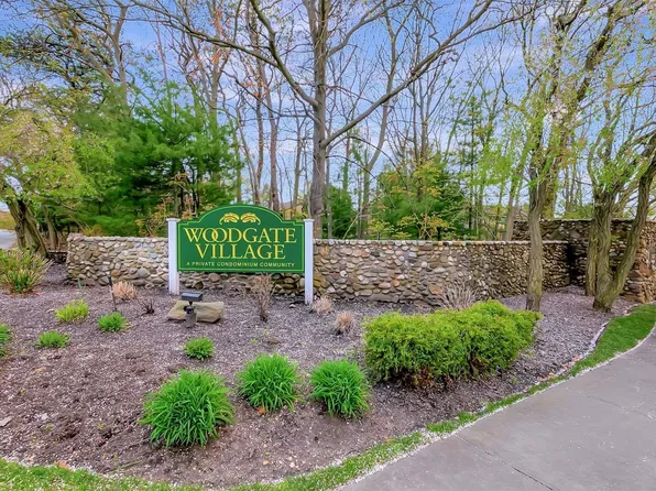 232 Springmeadow Drive #J, Holbrook, NY 11741