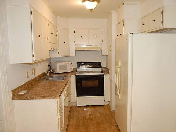 4th image of 3307 Shallowford Dr