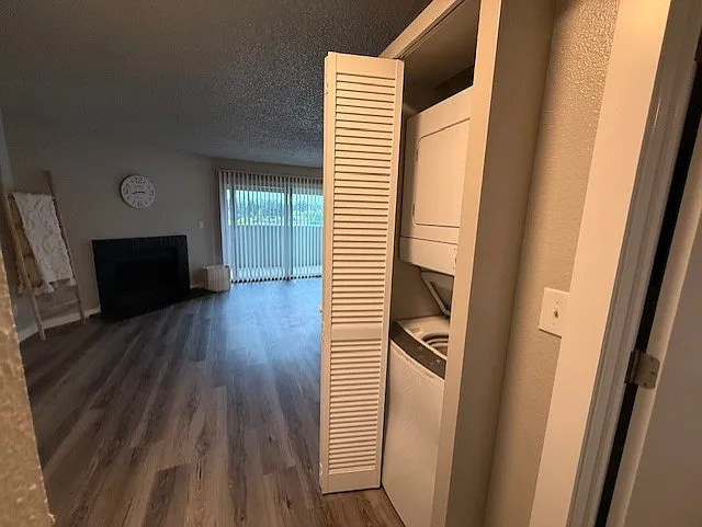 How lovely to have a washer and dryer your apartment. This makes doing laundry more convenient.