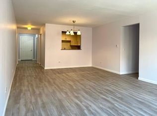677 S River Rd APT 3B, Des Plaines, IL 60016