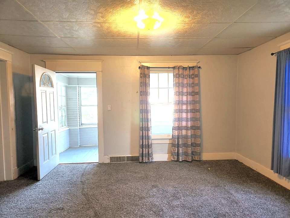 2nd image of 920 Big Horn Ave