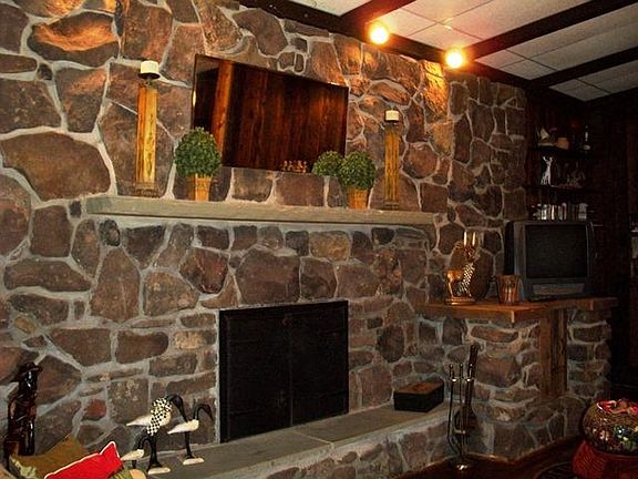 4th image of 815 Hillcrest Dr