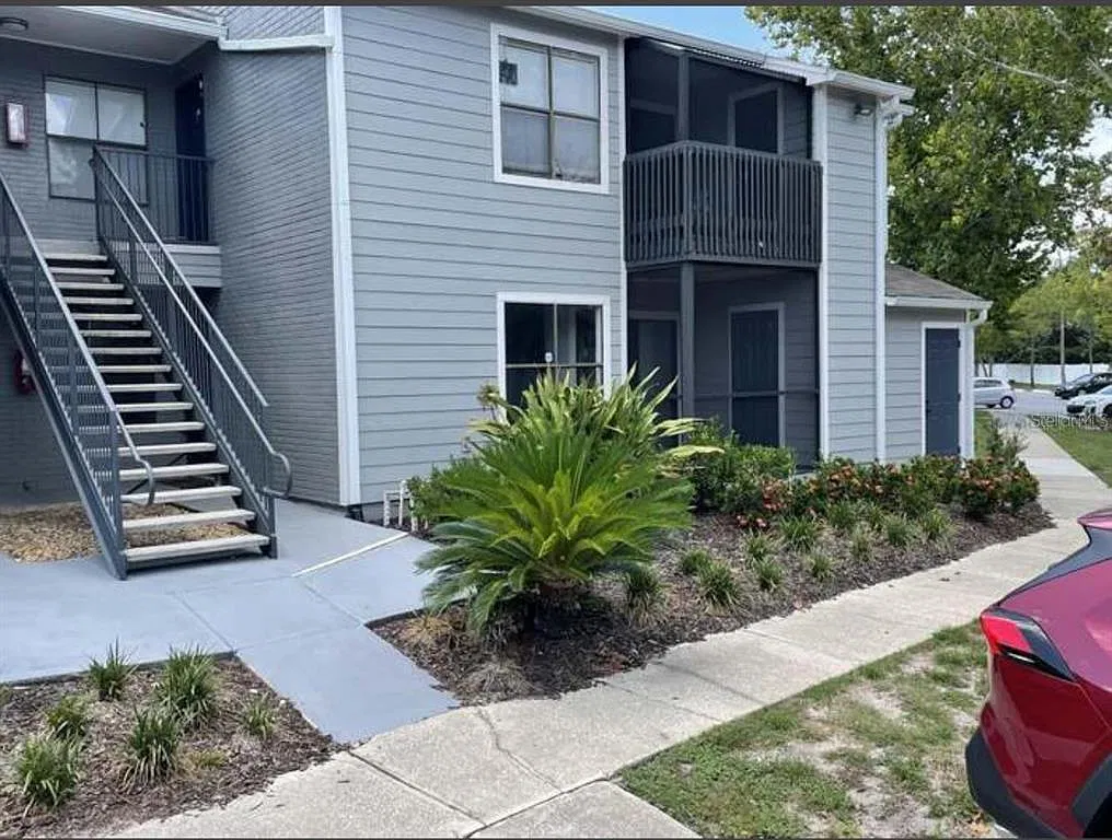 3 bed, 2.0 bath, 986 sqft, $1,750 — Photo 2