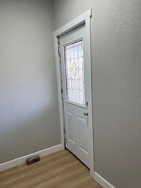 5 bed, 2400 sqft, $2,500 — Photo 2