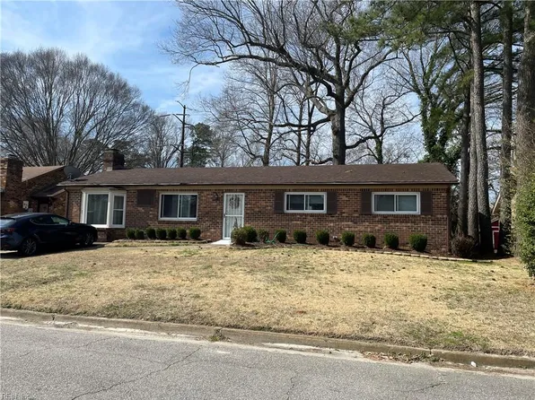 2833 Candlewood Cir, Chesapeake, VA 23324