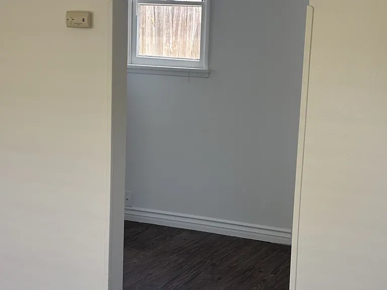 620 Temple Ave #B — Photo 15
