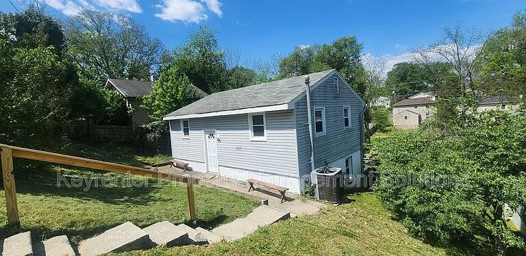 813 Highland Ave — Photo 2