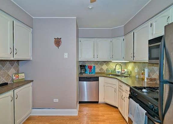 2nd image of 1012 Centurion Ln APT 8