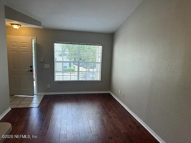 1 bed, 1.0 bath, 499 sqft, $1,275 — Photo 4