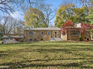 310 Warwick Rd, Tower Lakes, IL 60010