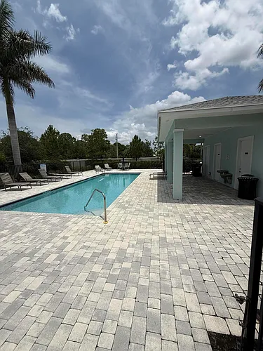 342 SE Angler Dr Photo 1