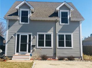 15 Beacon Ter, Middletown, RI 02842
