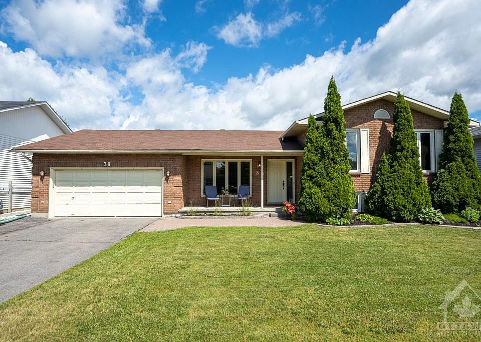 2nd image of 39 Lapointe Blvd