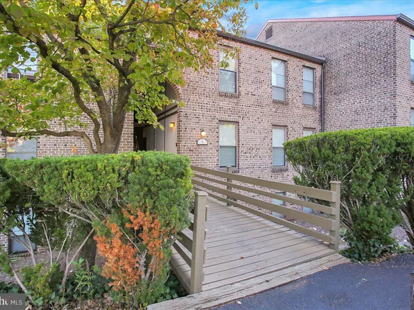 5 E Fairway Rd, Reading, PA 19607