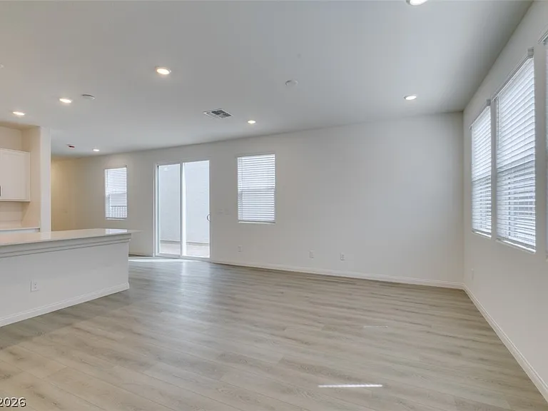 9133 Vesey Ave — Photo 10