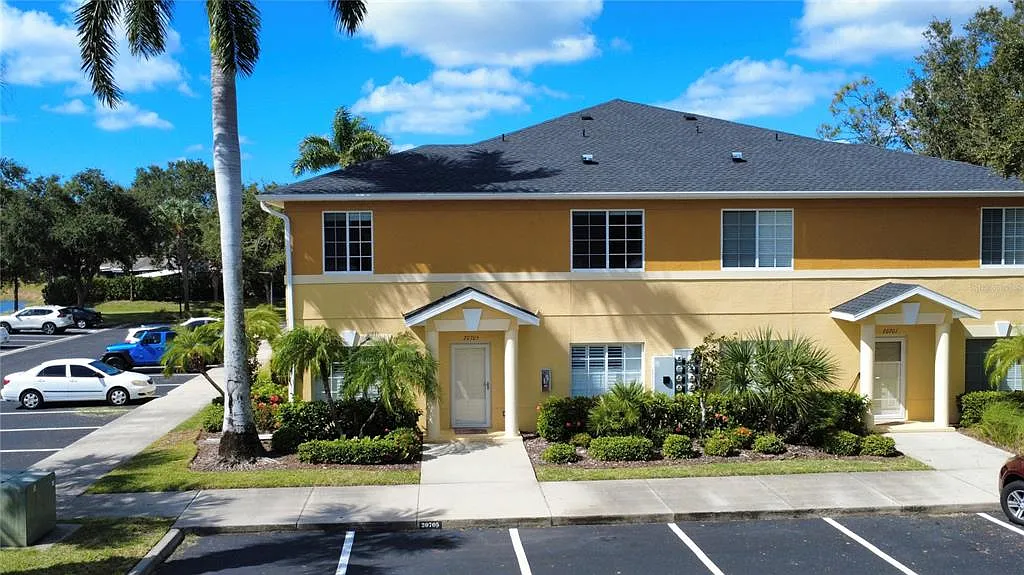 3 bed, 2.5 bath, 1302 sqft, $3,000 — Photo 1