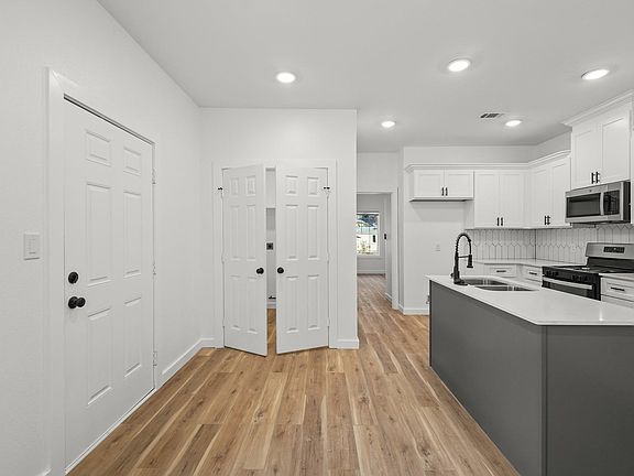 4th image of 2195 W Lang St #B