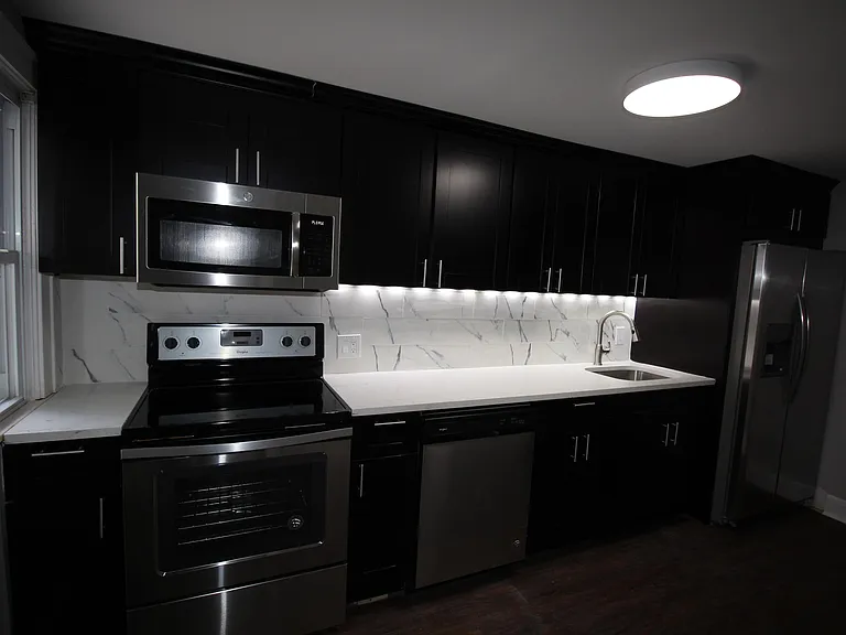 17 Boswell Ave #2 — Photo 5