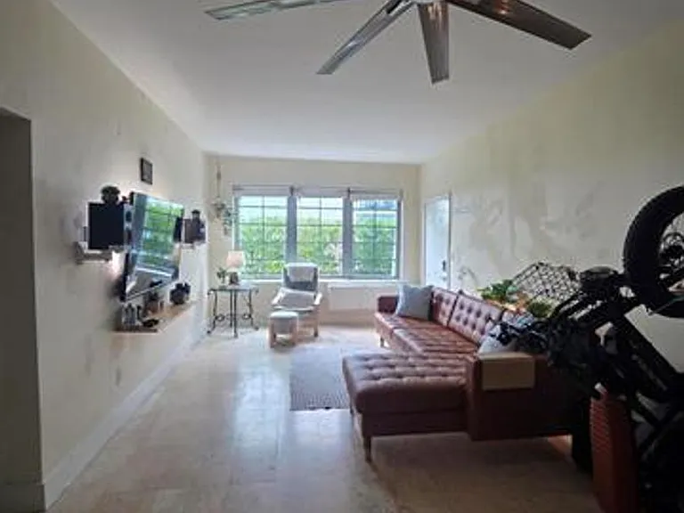 1045 Lenox Ave #6 — Photo 2